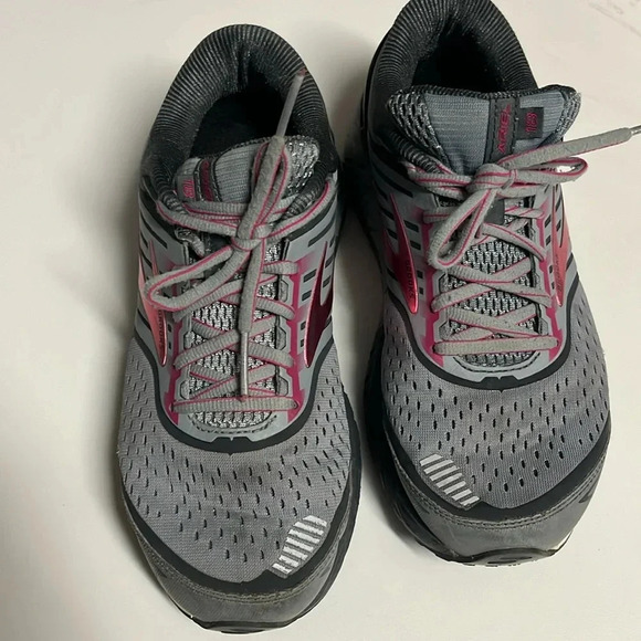Brooks Ariel 18 running shoes size 8.5 wide preowned good amount of tread left - Picture 6 of 14